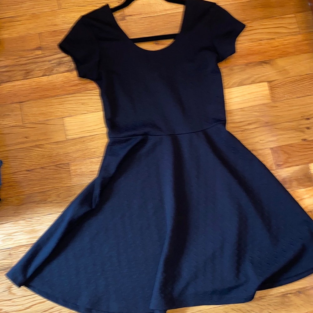 Cute black dress!